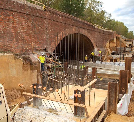 colonial parkway lane closure