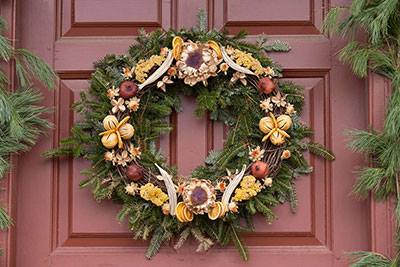 colonial williamsburg wreath workshop