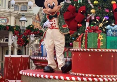 Christmas-Mickey-disney-during-covid