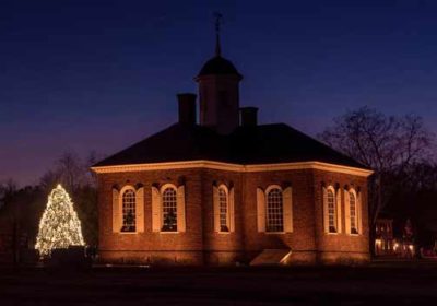 court-house-colonial-williamsburg-christmas