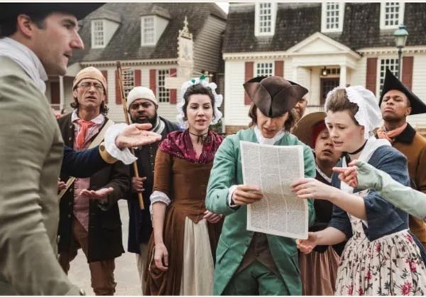 street-theater-colonial-williamsburg