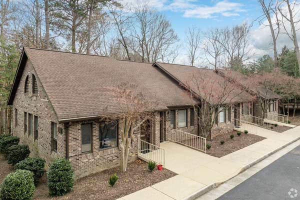 Jamestown-Rd-rental-building